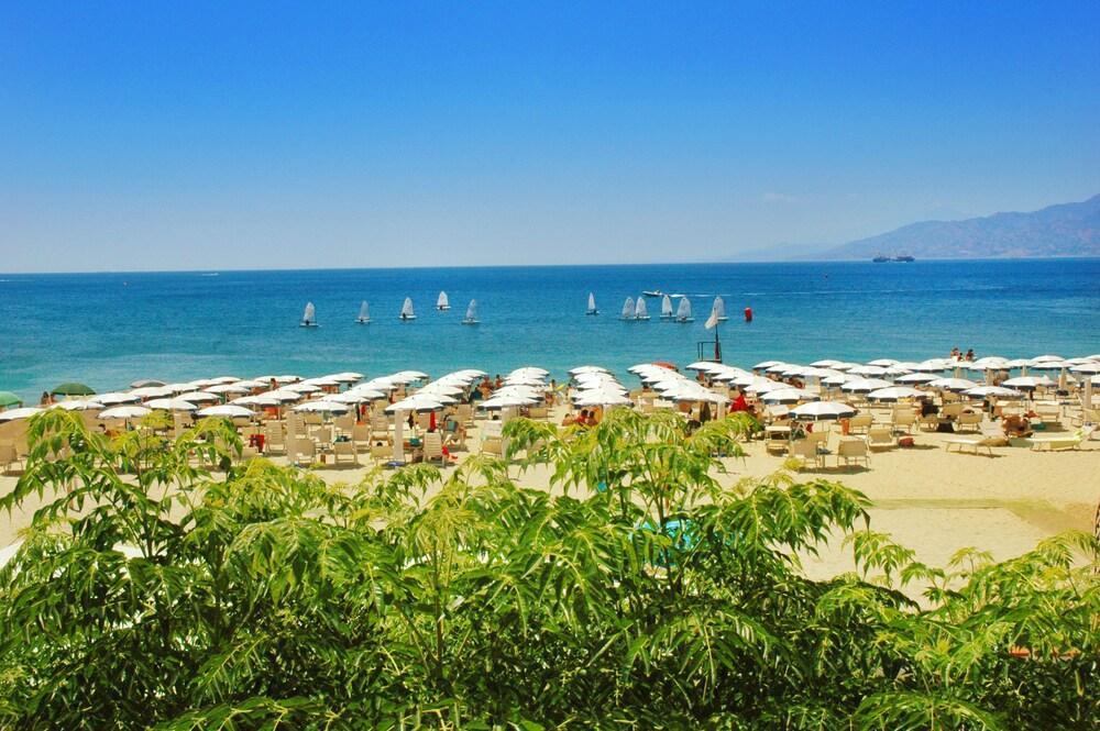 Regent Beach Hotel & Apartments ريجّو دي كالابريا المظهر الخارجي الصورة