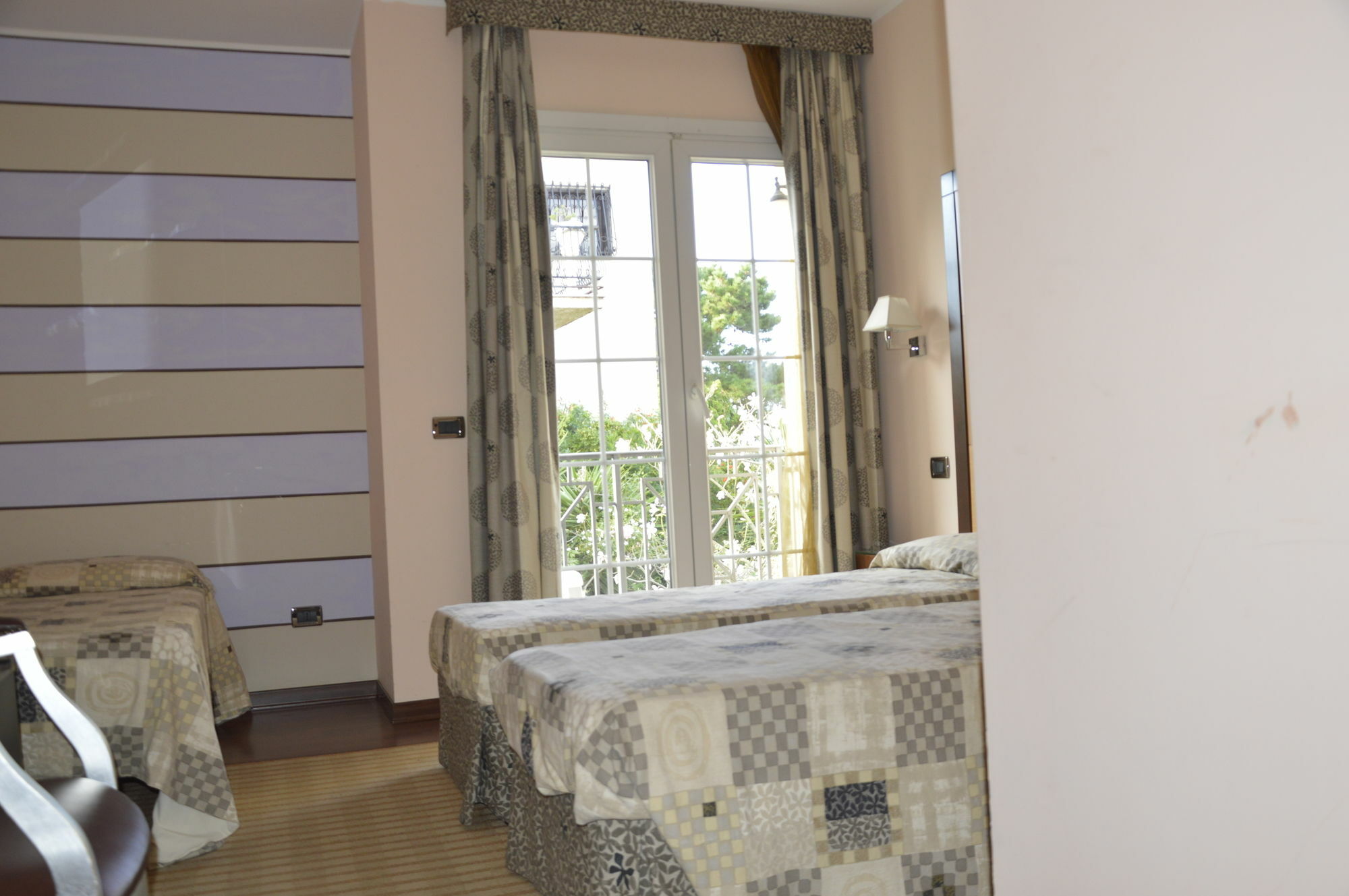 Regent Beach Hotel & Apartments ريجّو دي كالابريا المظهر الخارجي الصورة
