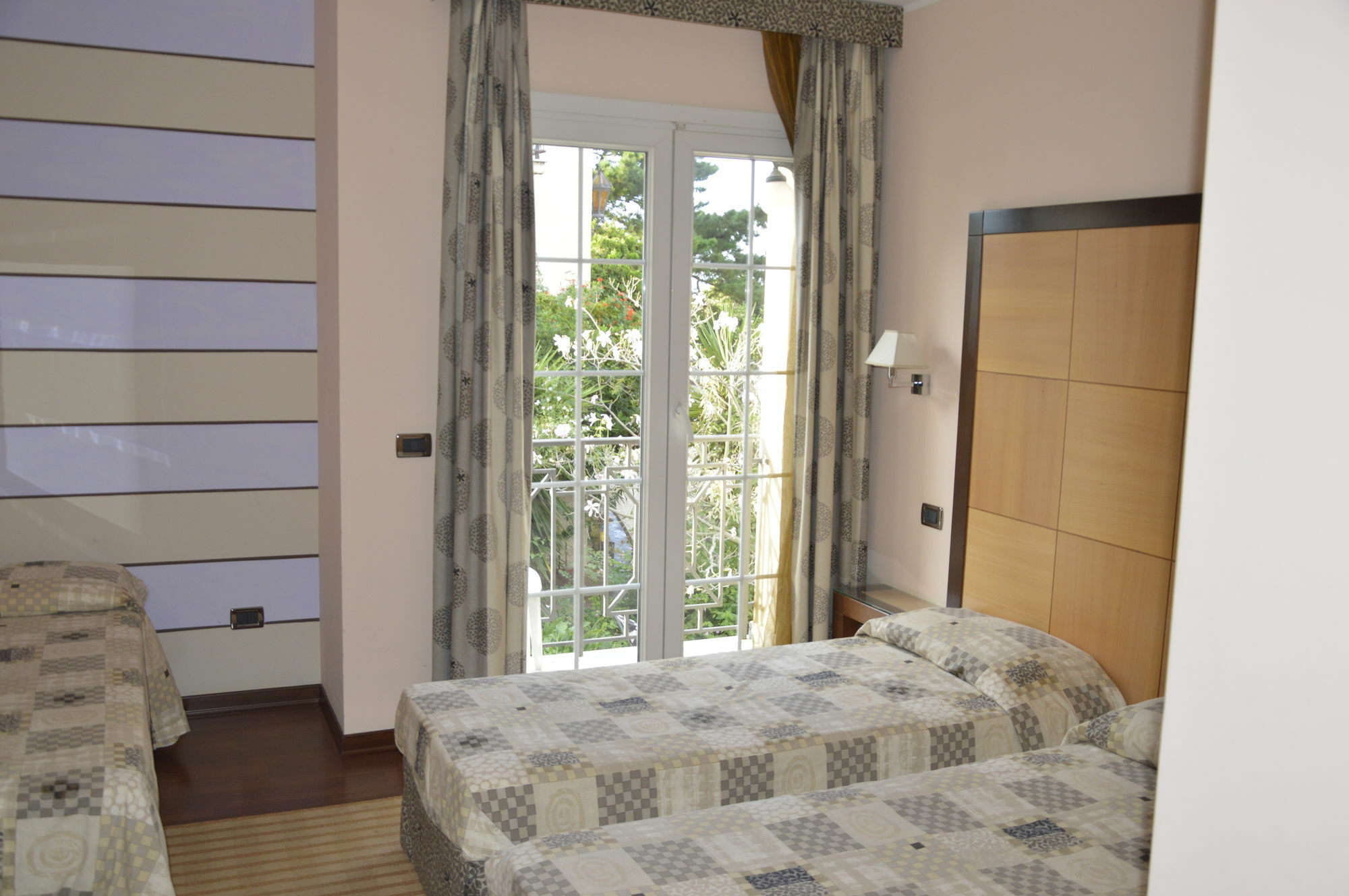 Regent Beach Hotel & Apartments ريجّو دي كالابريا المظهر الخارجي الصورة